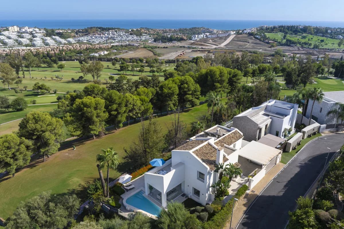 4 Bedroom Detached Villa for Sale in Benahavís, Málaga - Image 3