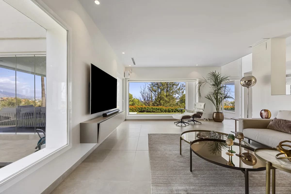 4 Bedroom Detached Villa for Sale in Benahavís, Málaga - Image 4
