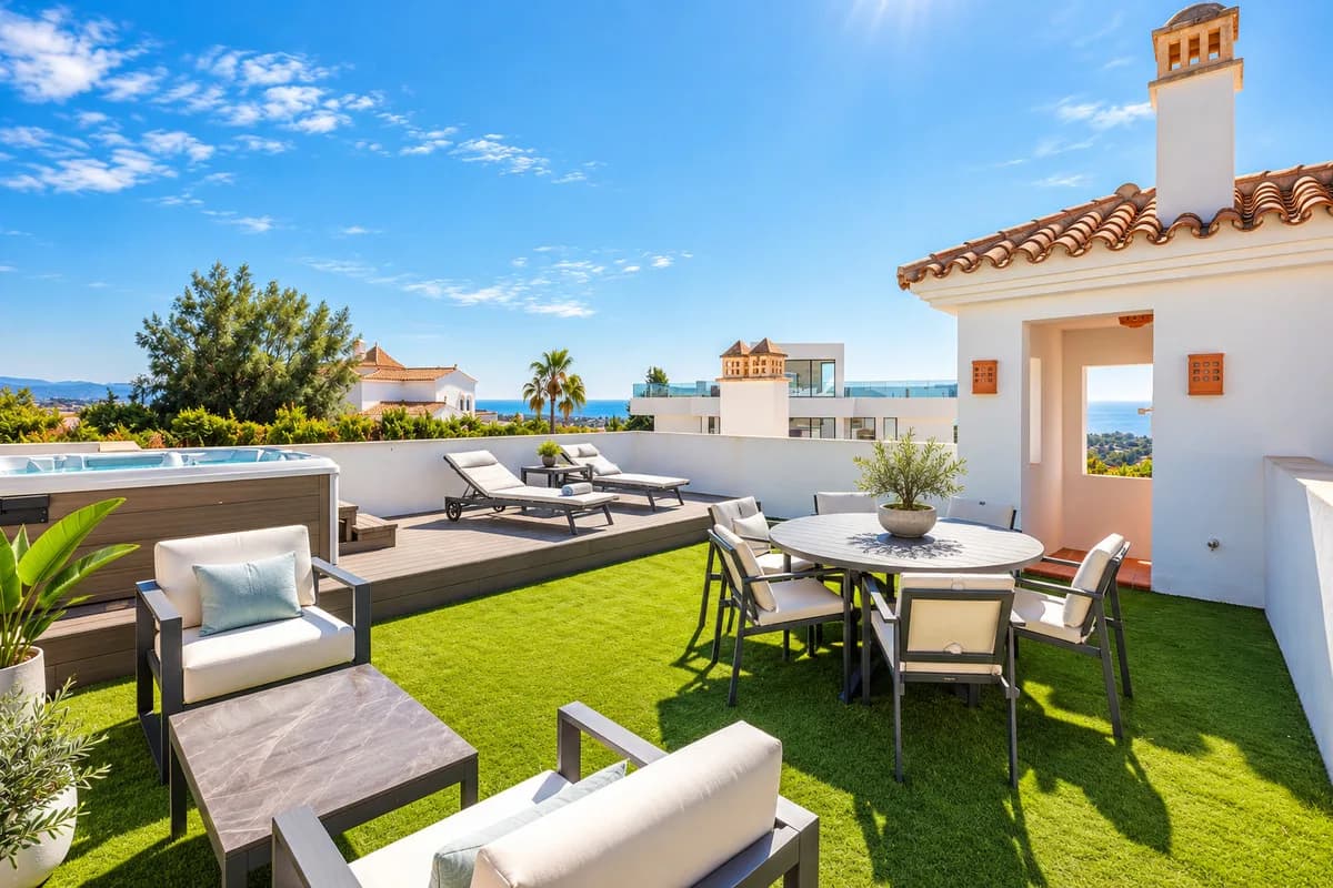3 Bedroom Penthouse for Sale in Benahavís, Málaga - Image 2