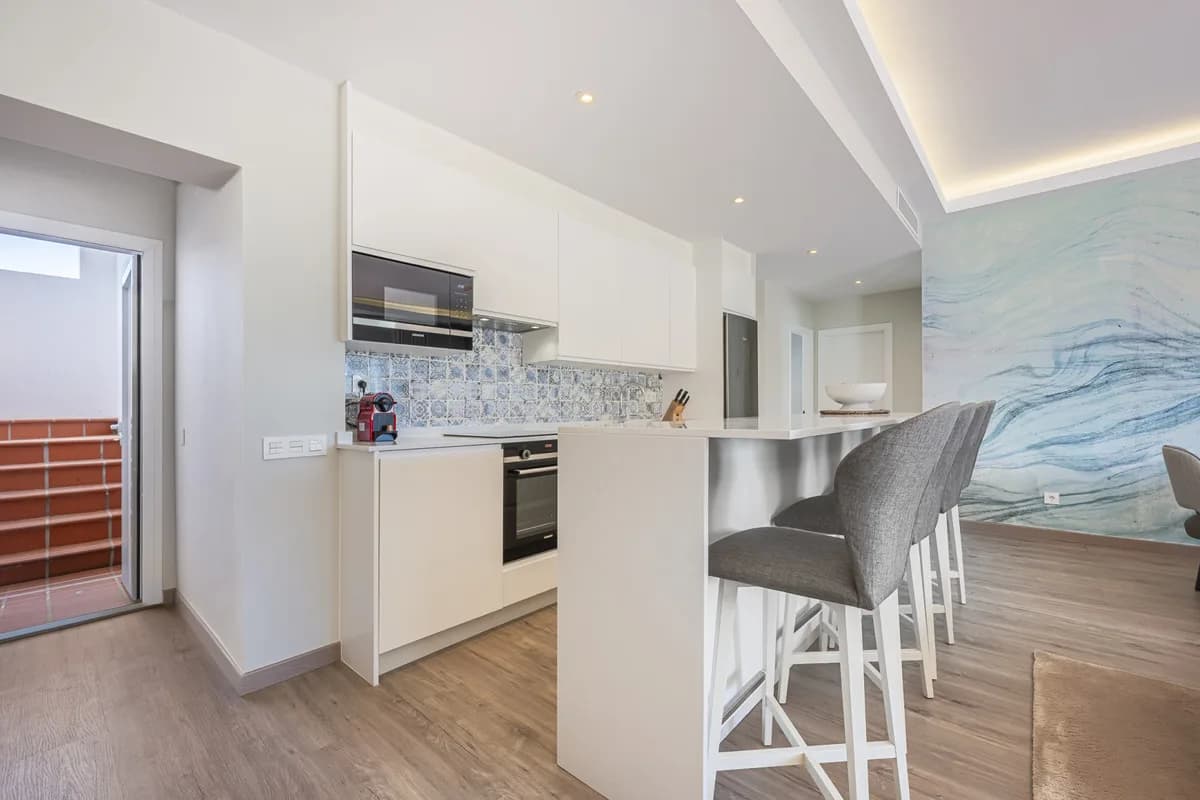 3 Bedroom Penthouse for Sale in Benahavís, Málaga - Image 9
