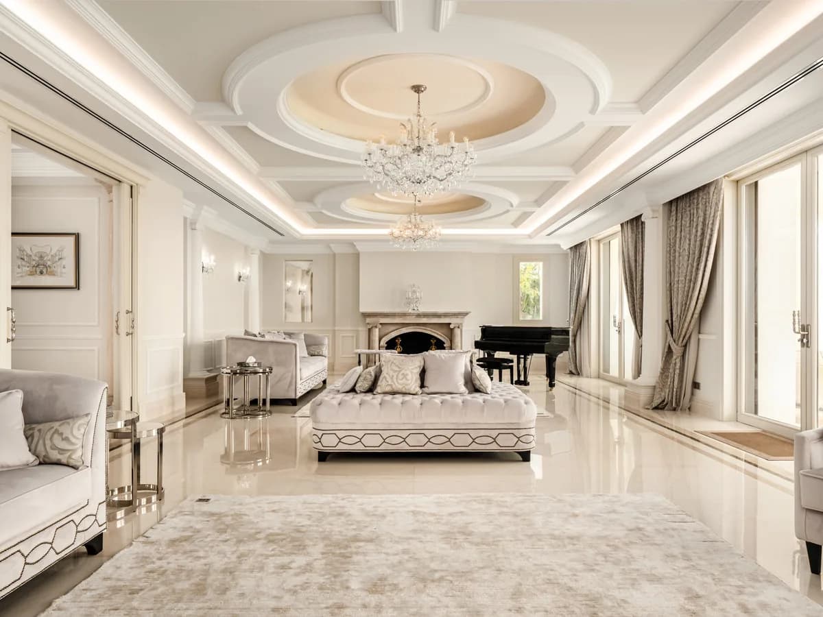 10 Bedroom Detached Villa for Sale in Sierra Blanca, Málaga - Image 8