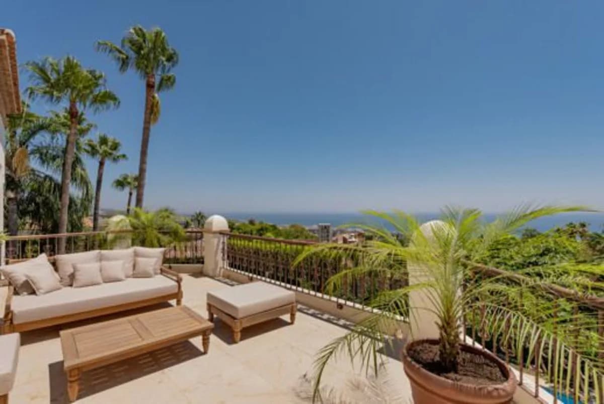 6 Bedroom Detached Villa for Sale in Sierra Blanca, Málaga - Image 4
