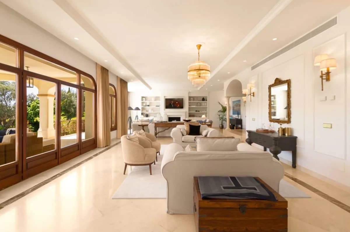 6 Bedroom Detached Villa for Sale in Sierra Blanca, Málaga - Image 7