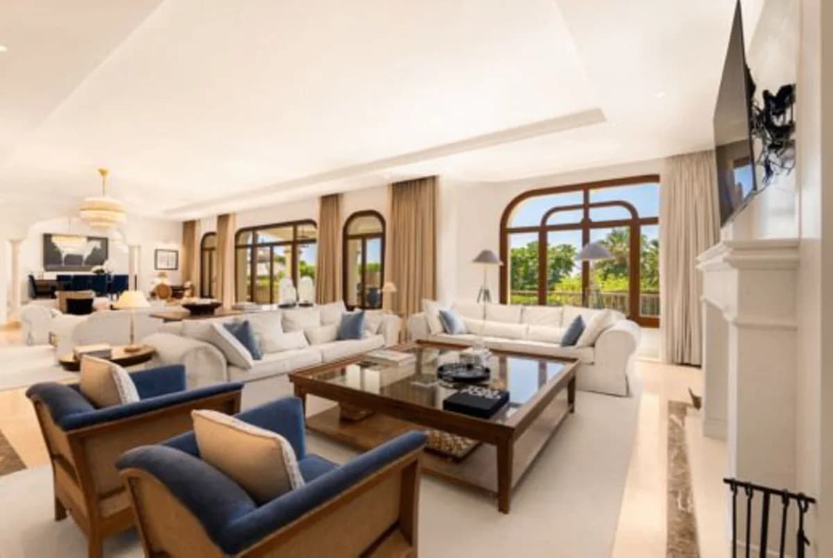 6 Bedroom Detached Villa for Sale in Sierra Blanca, Málaga - Image 8