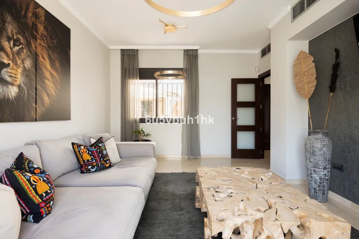 3 Bedroom Townhouse for Sale in Torreblanca, Málaga - Image 5