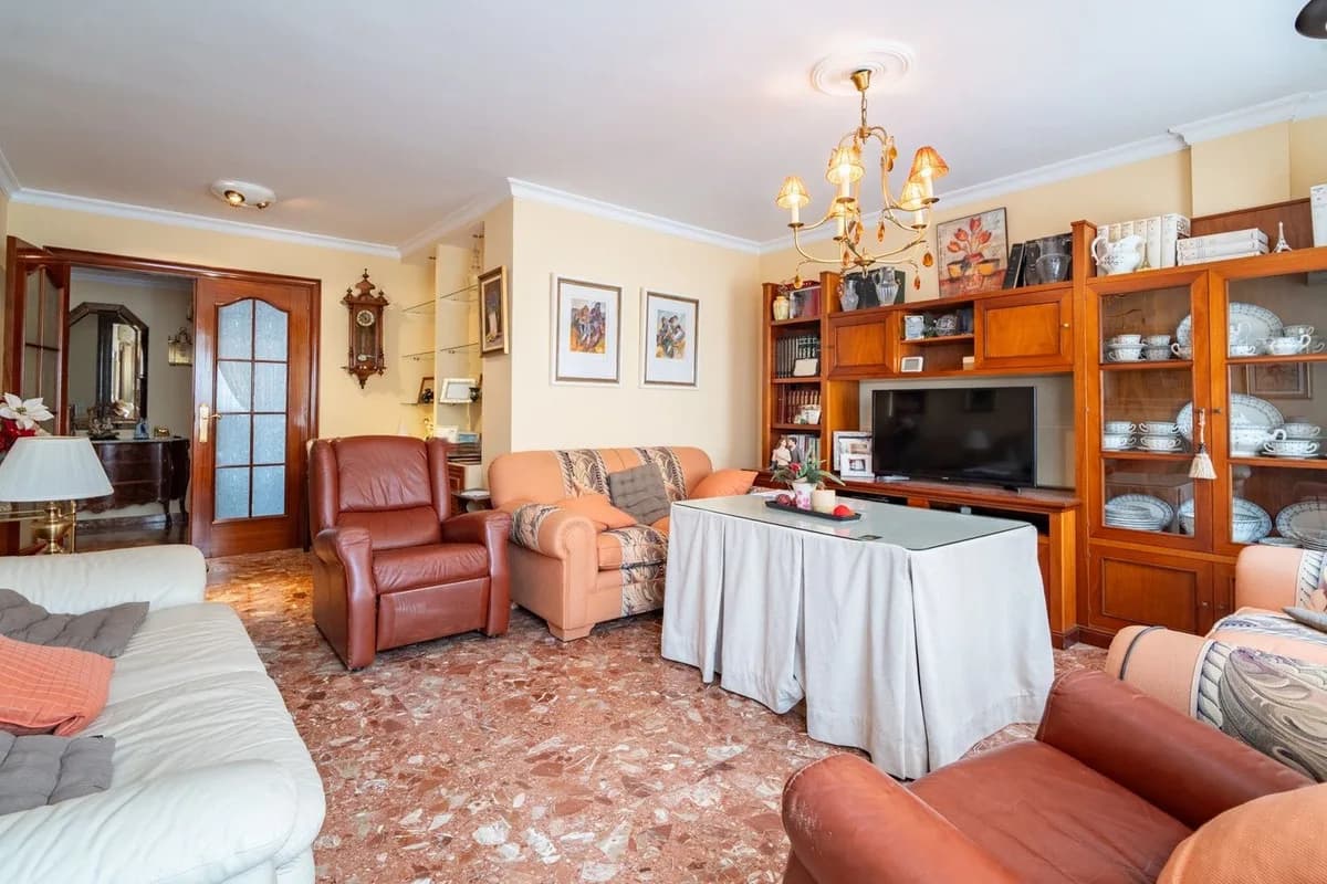 4 Bedroom Middle Floor Apartment for Sale in La Victoria, Málaga - Image 3