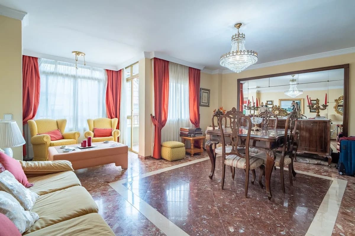 4 Bedroom Middle Floor Apartment for Sale in La Victoria, Málaga - Image 6