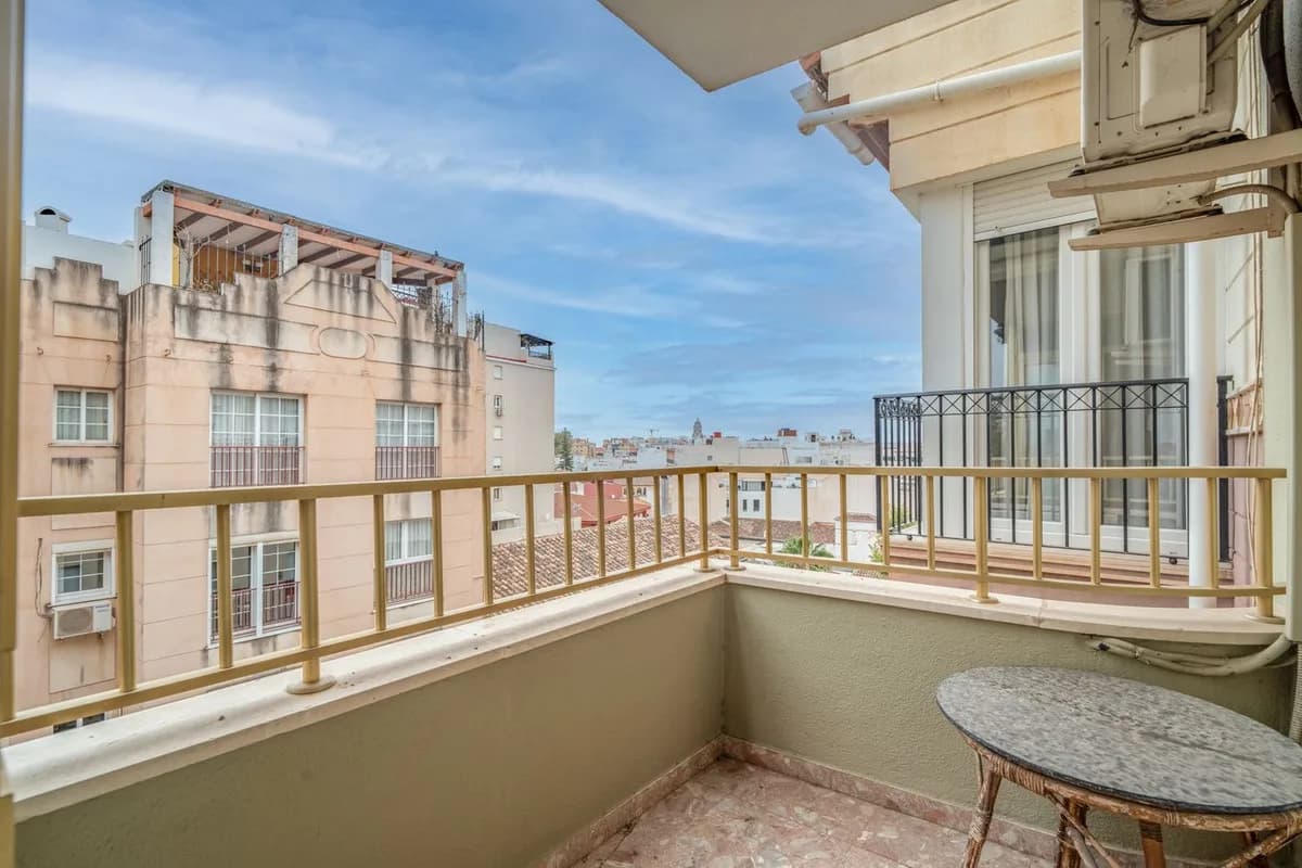 4 Bedroom Middle Floor Apartment for Sale in La Victoria, Málaga - Image 9
