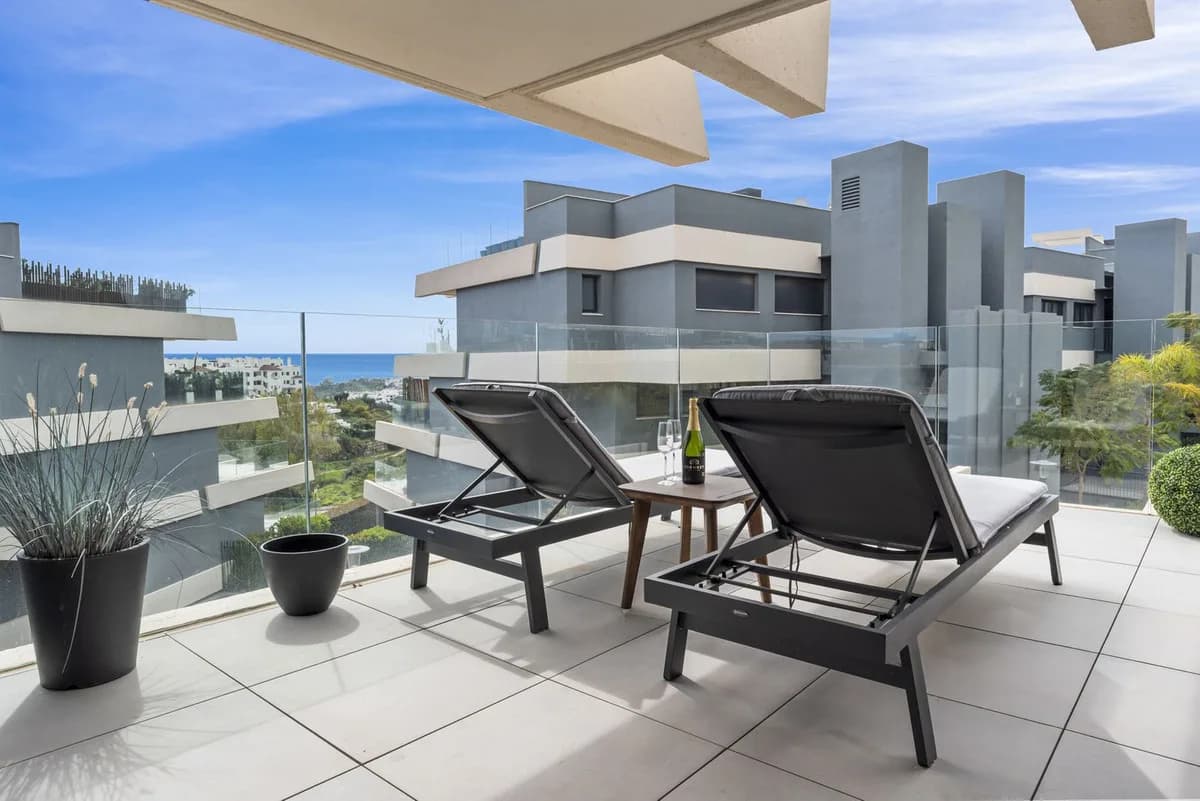 3 Bedroom Middle Floor Apartment for Sale in Selwo, Málaga