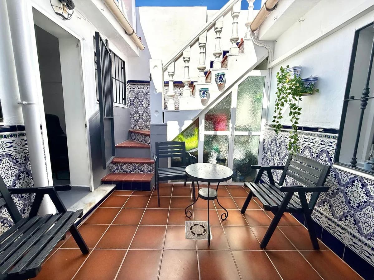3 Bedroom Semi-Detached House for Sale in Fuengirola, Málaga - Image 3