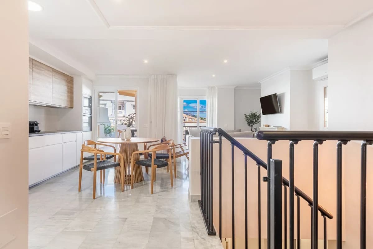 3 Bedroom Duplex for Sale in Nueva Andalucía, Málaga - Image 5