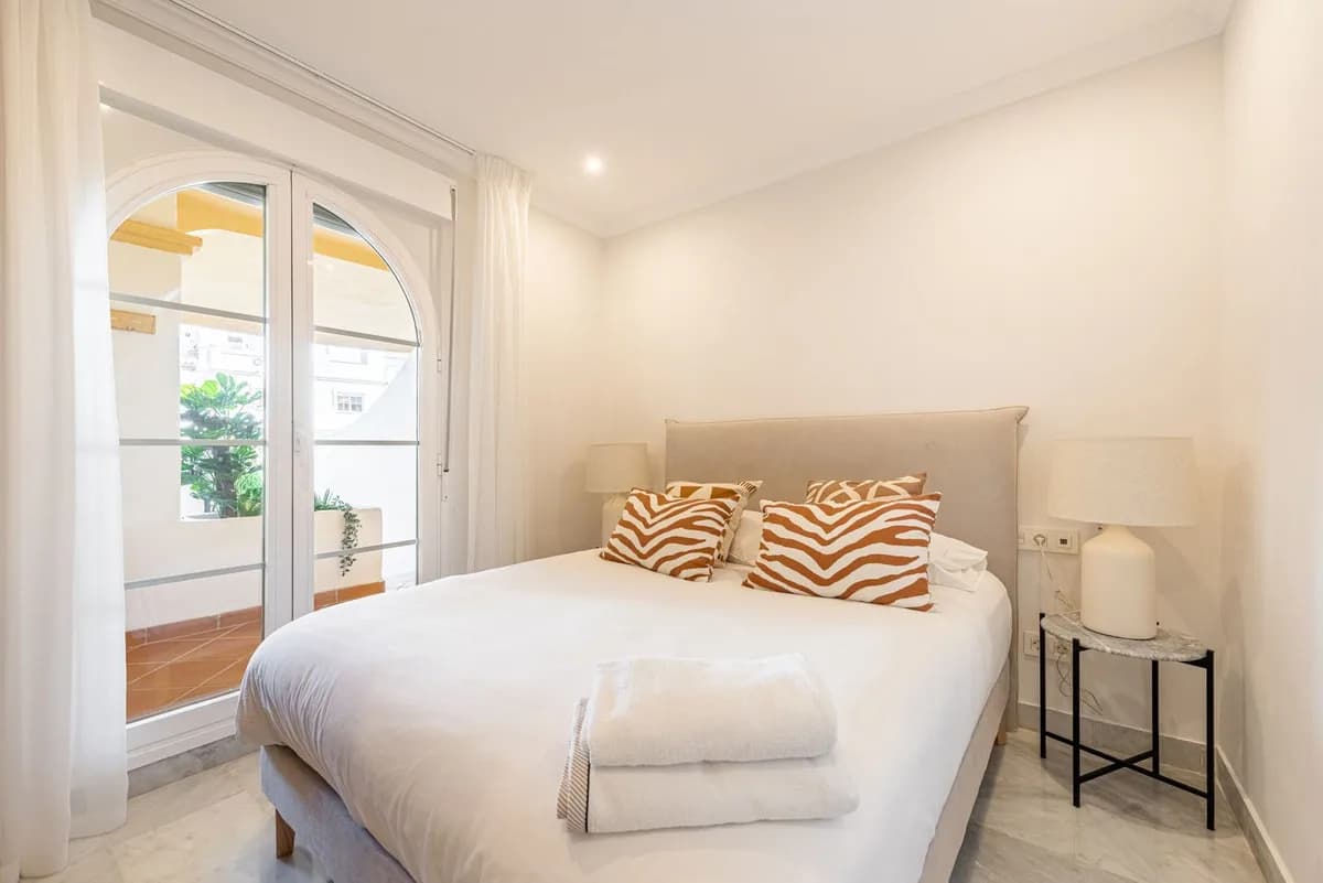 3 Bedroom Duplex for Sale in Nueva Andalucía, Málaga - Image 8