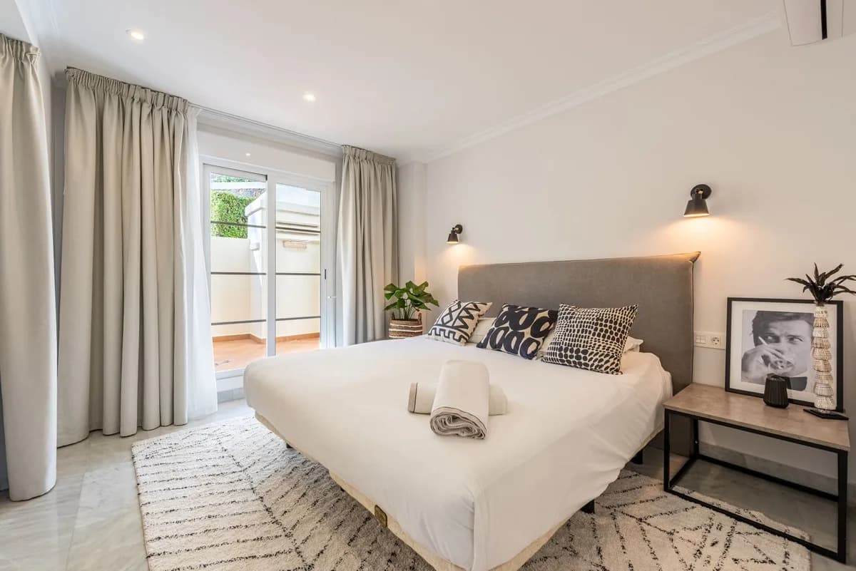 3 Bedroom Duplex for Sale in Nueva Andalucía, Málaga - Image 9