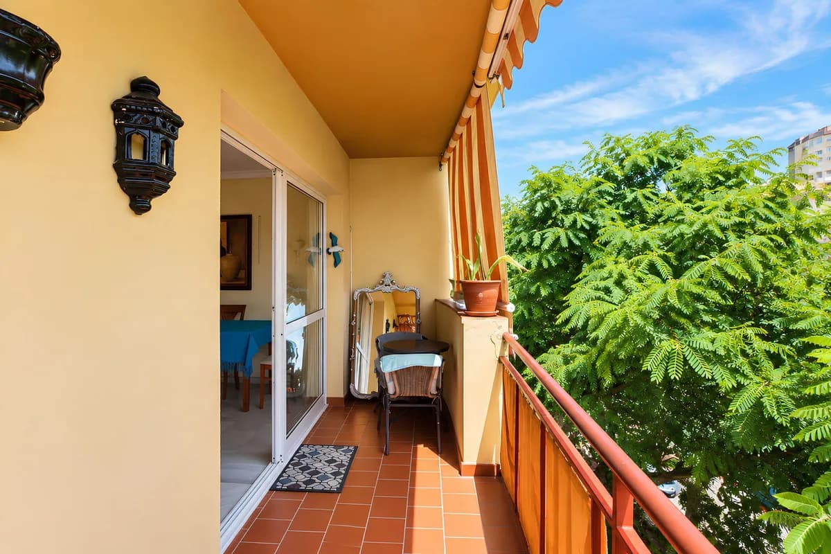 3 Bedroom Middle Floor Apartment for Sale in Fuengirola, Málaga - Image 2