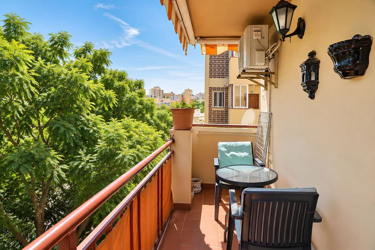 3 Bedroom Middle Floor Apartment for Sale in Fuengirola, Málaga - Image 3