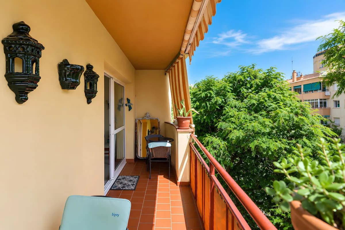3 Bedroom Middle Floor Apartment for Sale in Fuengirola, Málaga - Image 5