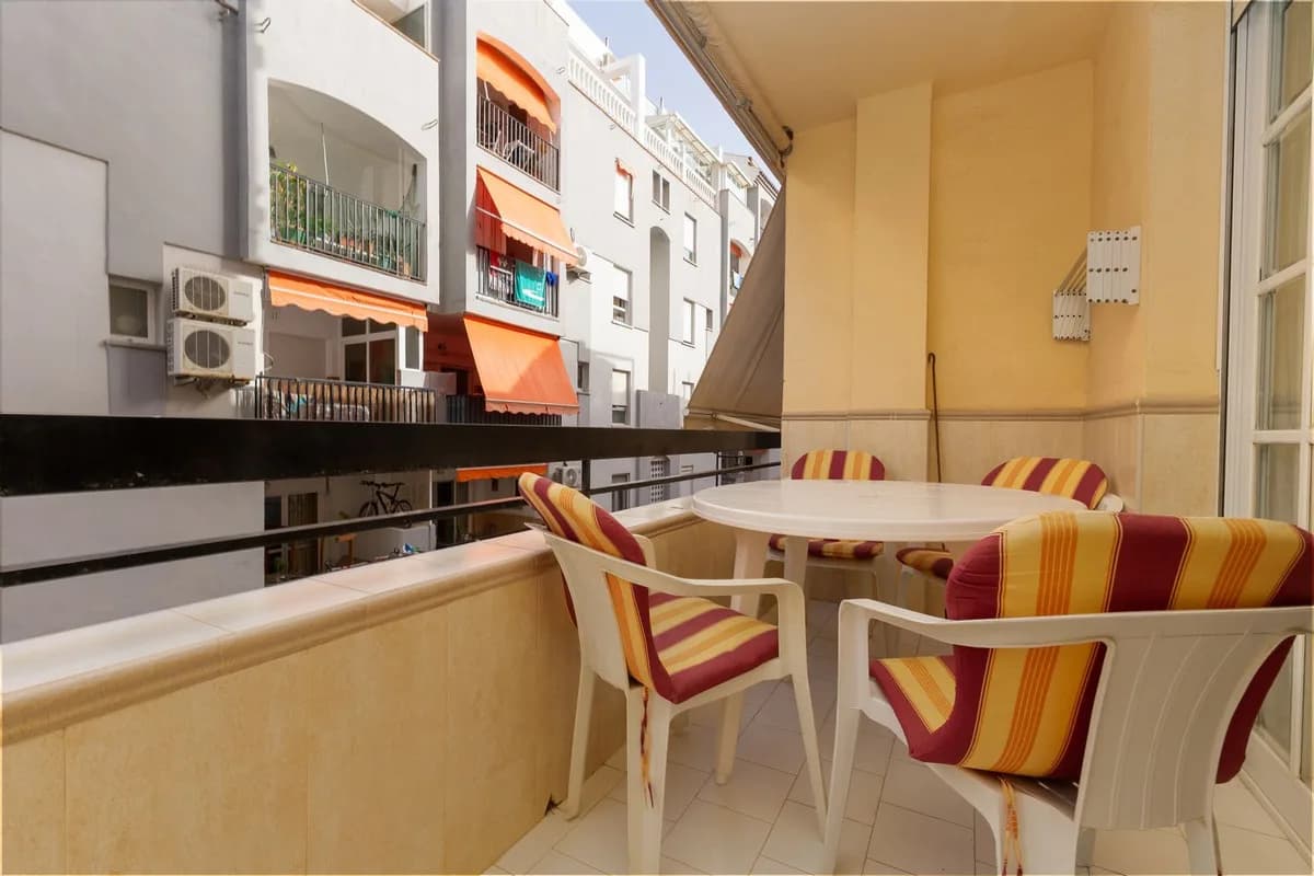 2 Bedroom Middle Floor Apartment for Sale in Fuengirola, Málaga - Image 5