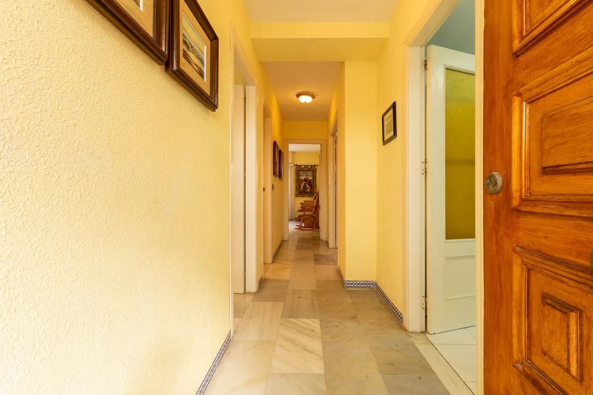 2 Bedroom Middle Floor Apartment for Sale in Fuengirola, Málaga - Image 6