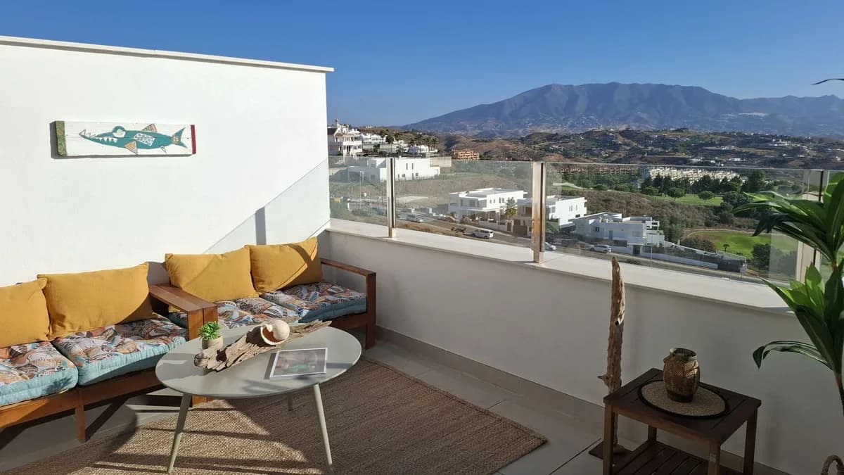 2 Bedroom Penthouse for Sale in La Cala de Mijas, Málaga - Image 2
