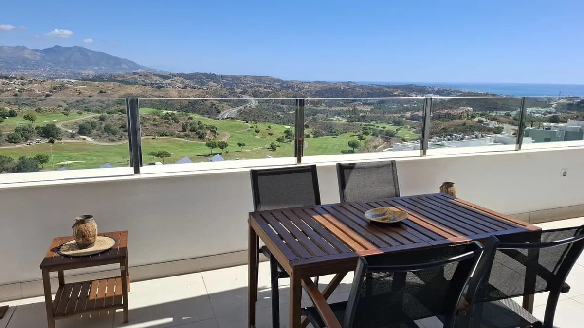 2 Bedroom Penthouse for Sale in La Cala de Mijas, Málaga - Image 4