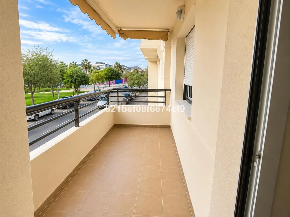 4 Bedroom Ground Floor Apartment for Sale in Teatinos, Málaga - Image 4