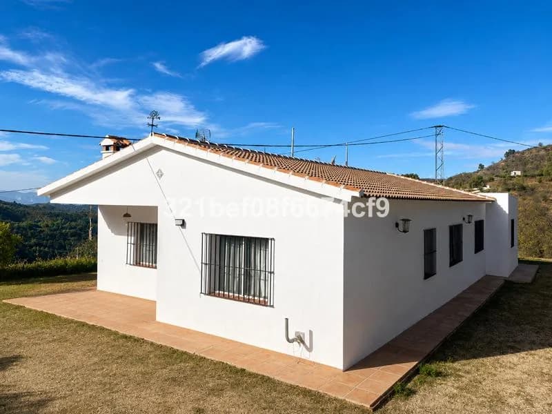 3 Bedroom Detached Villa for Sale in Montes de Málaga, Málaga