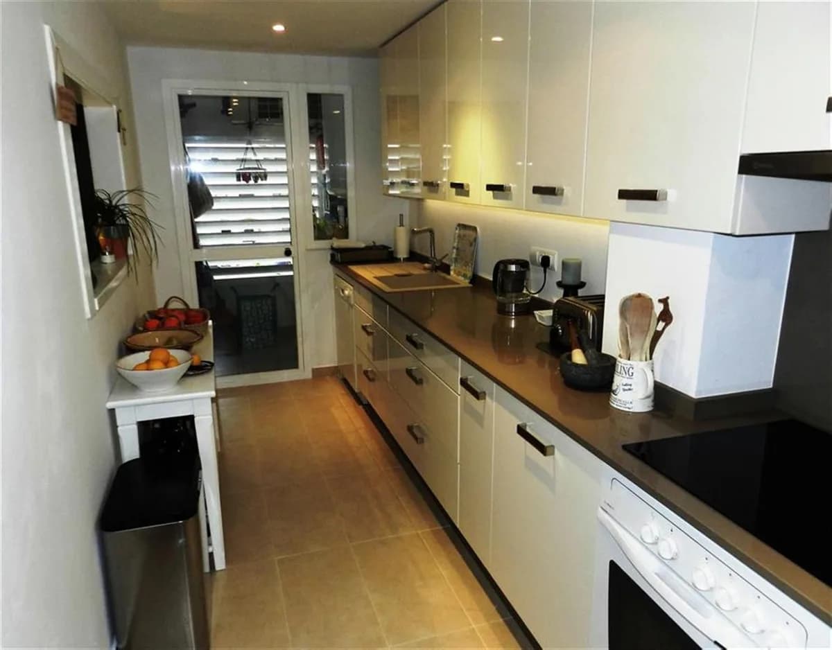 2 Bedroom Middle Floor Apartment for Sale in La Duquesa, Málaga - Image 5