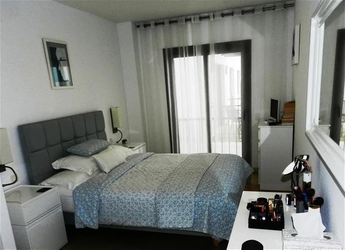 2 Bedroom Middle Floor Apartment for Sale in La Duquesa, Málaga - Image 6