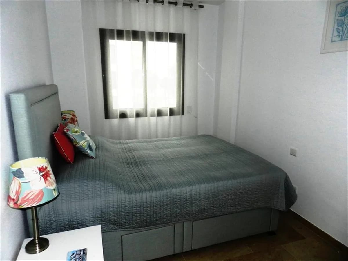 2 Bedroom Middle Floor Apartment for Sale in La Duquesa, Málaga - Image 7
