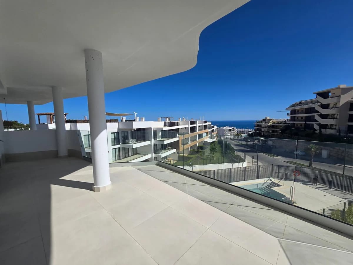 2 Bedroom Middle Floor Apartment for Sale in Fuengirola, Málaga