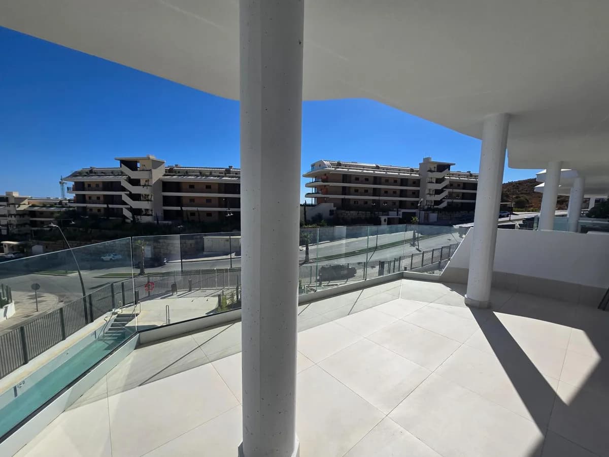 2 Bedroom Middle Floor Apartment for Sale in Fuengirola, Málaga - Image 3