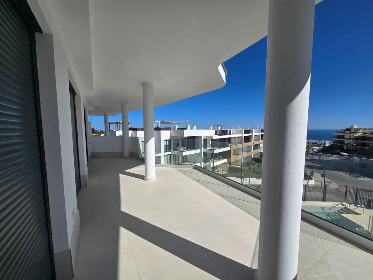 2 Bedroom Middle Floor Apartment for Sale in Fuengirola, Málaga - Image 4