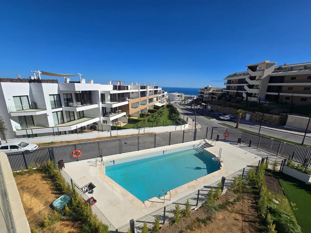 2 Bedroom Middle Floor Apartment for Sale in Fuengirola, Málaga - Image 5