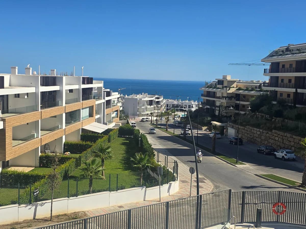 2 Bedroom Middle Floor Apartment for Sale in Fuengirola, Málaga - Image 6