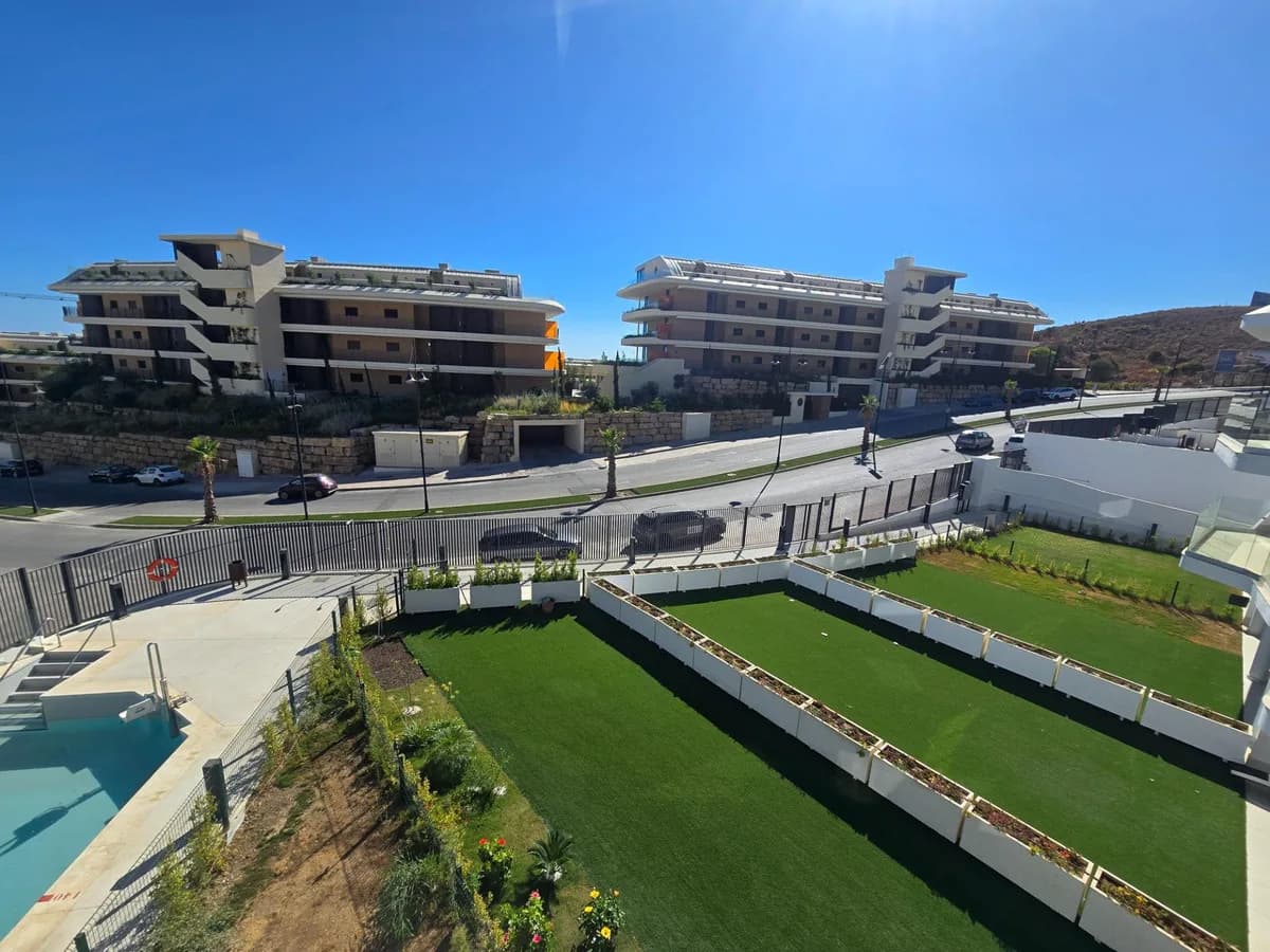 2 Bedroom Middle Floor Apartment for Sale in Fuengirola, Málaga - Image 7
