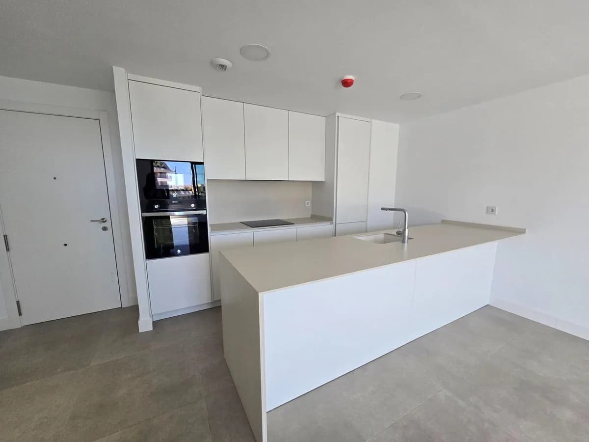 2 Bedroom Middle Floor Apartment for Sale in Fuengirola, Málaga - Image 8