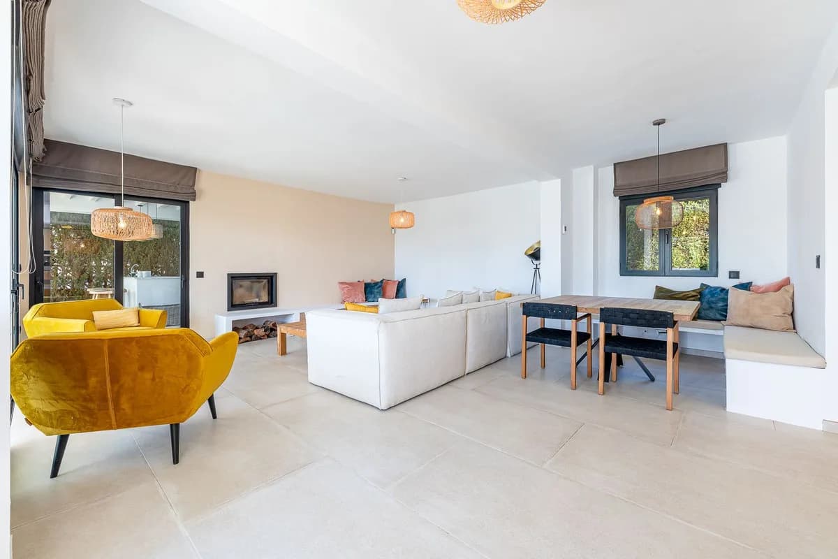 4 Bedroom Detached Villa for Sale in Calahonda, Málaga - Image 4