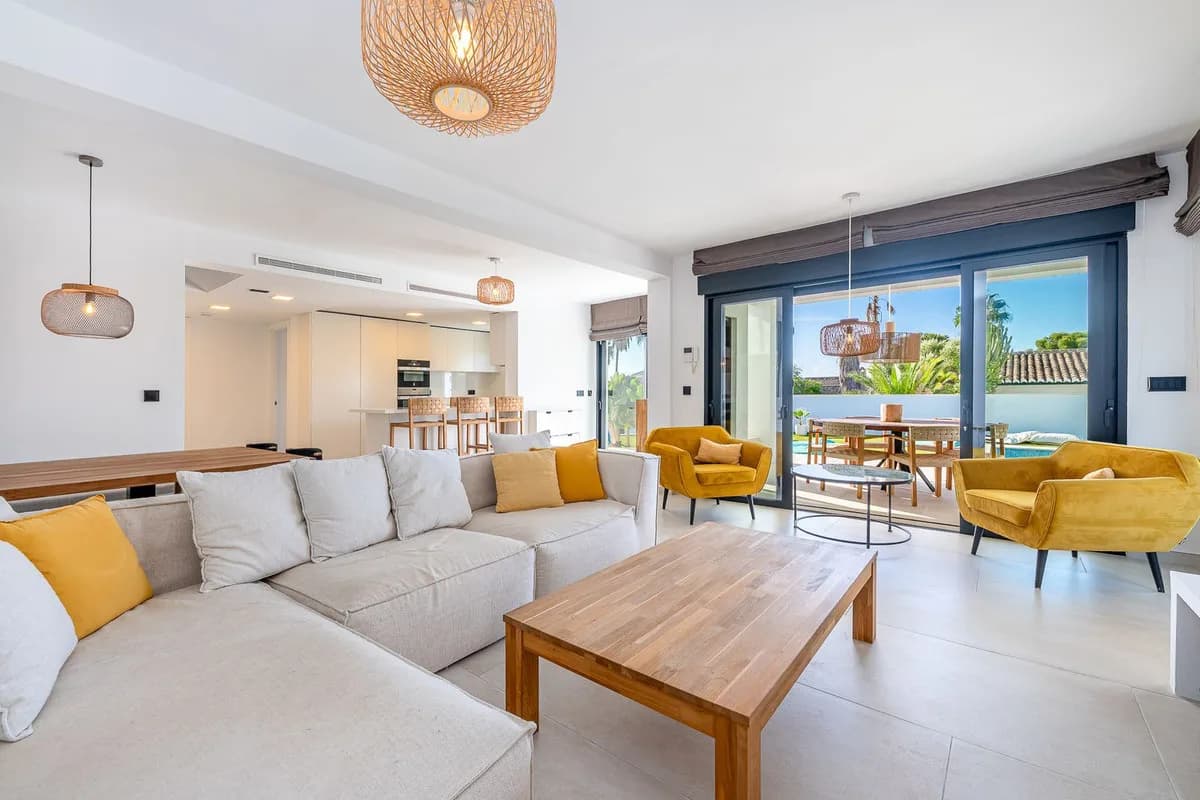 4 Bedroom Detached Villa for Sale in Calahonda, Málaga - Image 5
