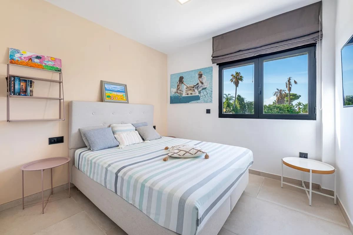 4 Bedroom Detached Villa for Sale in Calahonda, Málaga - Image 8