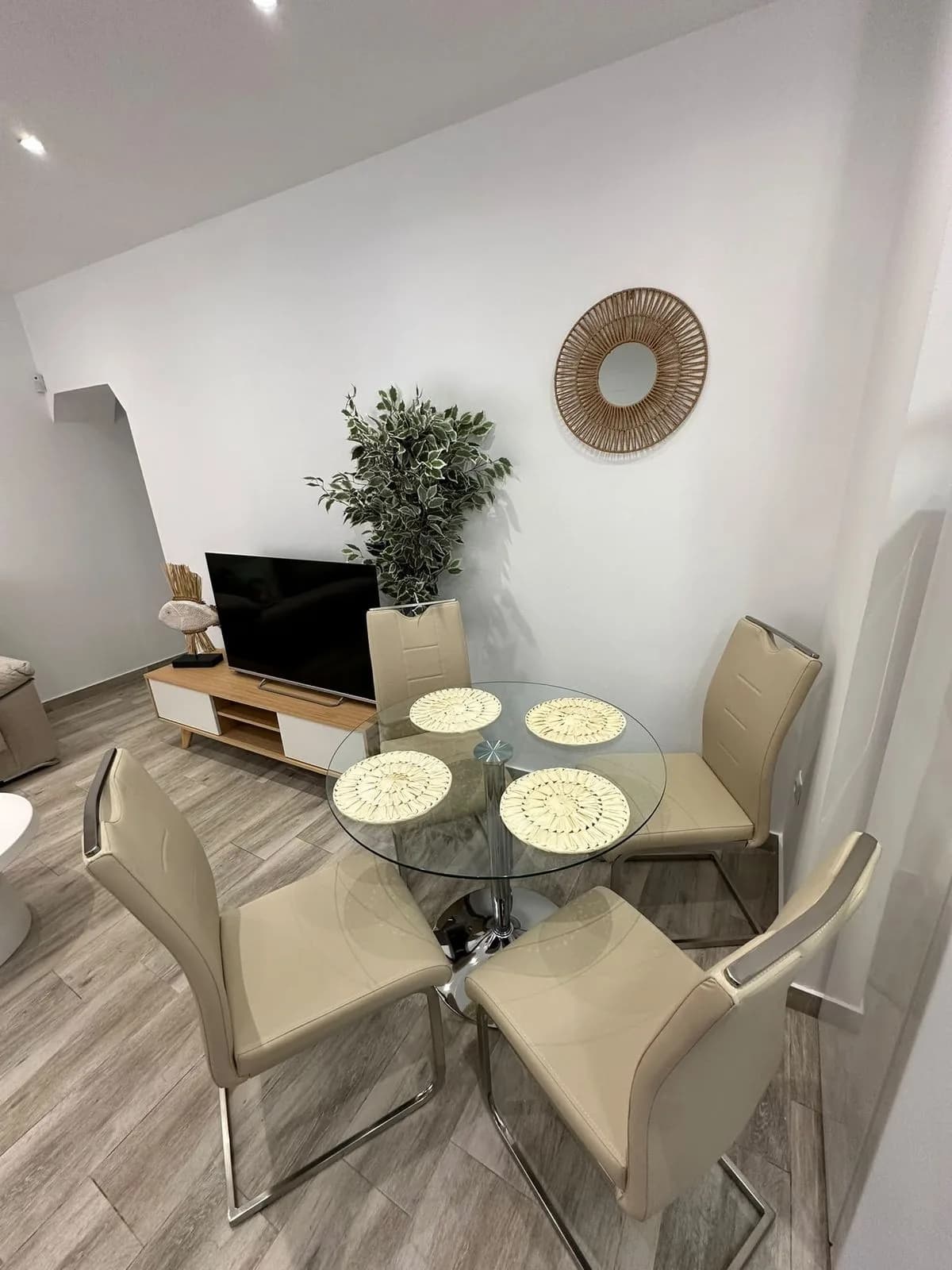 2 Bedroom Ground Floor Apartment for Sale in Fuengirola, Málaga - Image 5