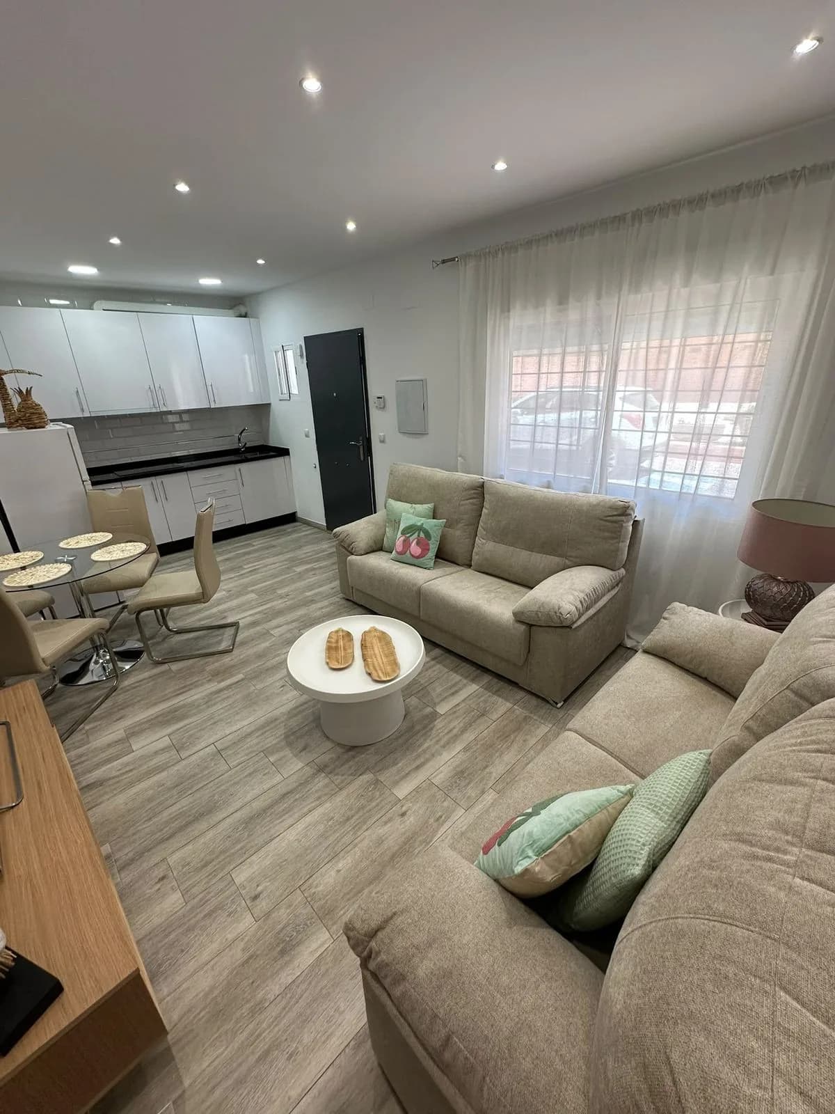 2 Bedroom Ground Floor Apartment for Sale in Fuengirola, Málaga - Image 6