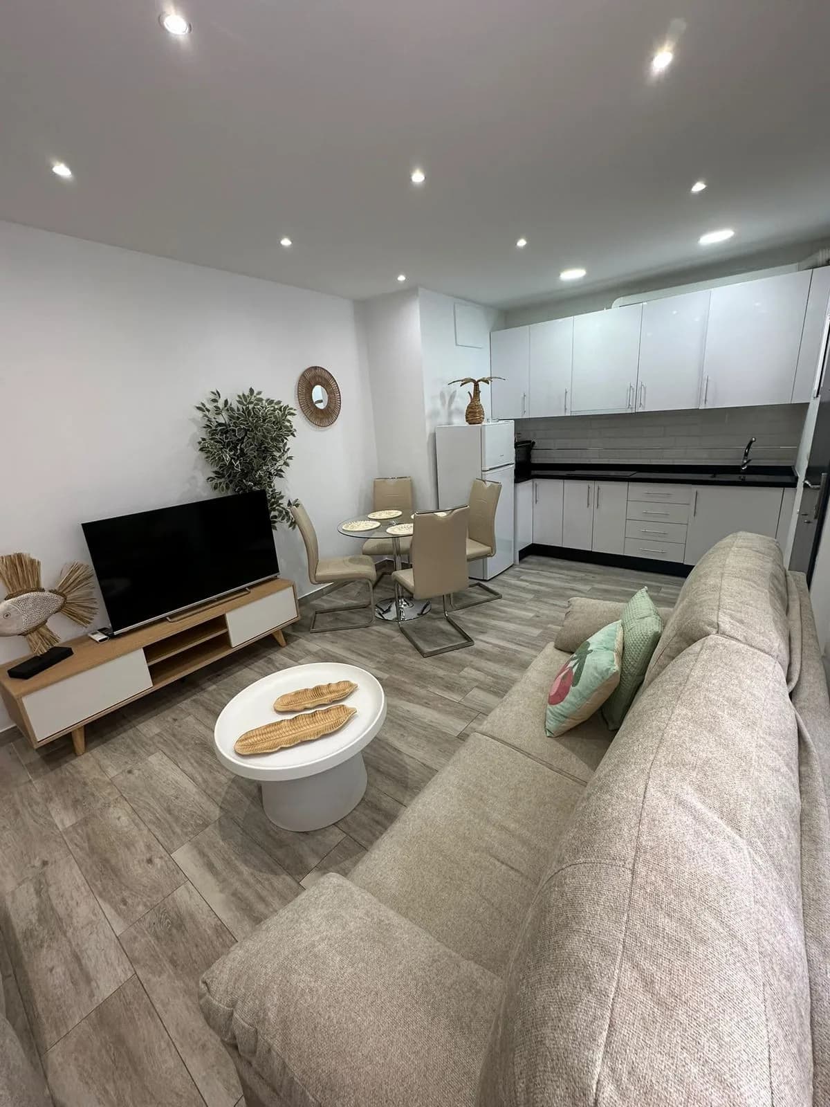2 Bedroom Ground Floor Apartment for Sale in Fuengirola, Málaga - Image 7