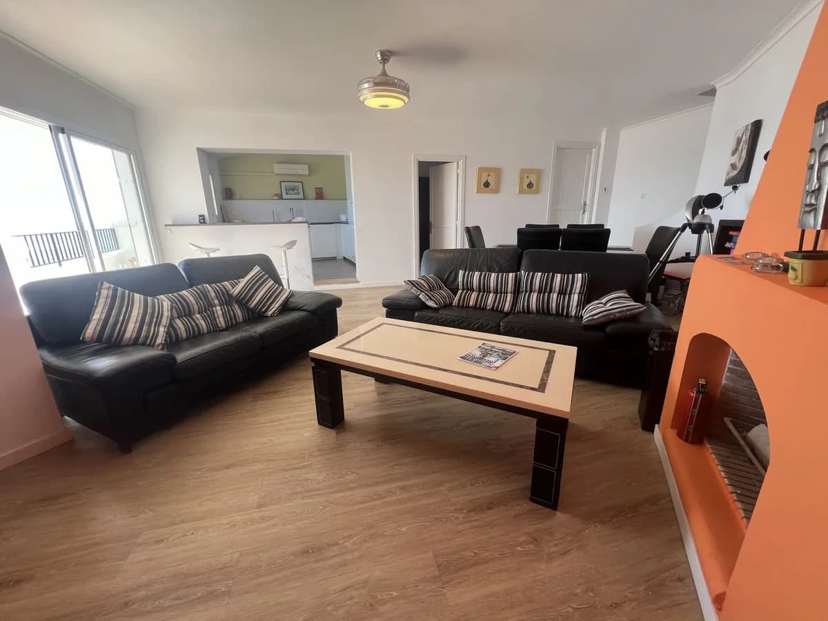 3 Bedroom Middle Floor Apartment for Sale in Puerto de Cabopino, Málaga - Image 5