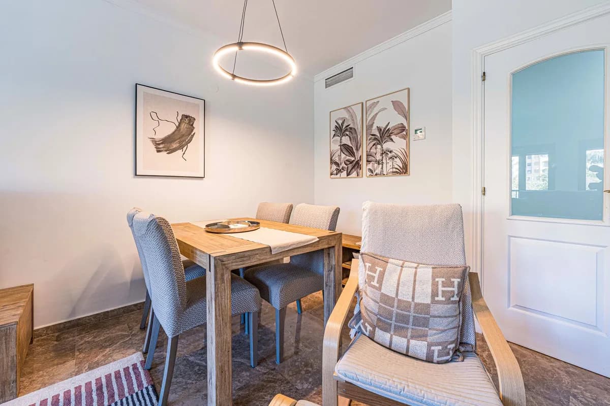 3 Bedroom Middle Floor Apartment for Sale in San Pedro de Alcántara, Málaga - Image 6