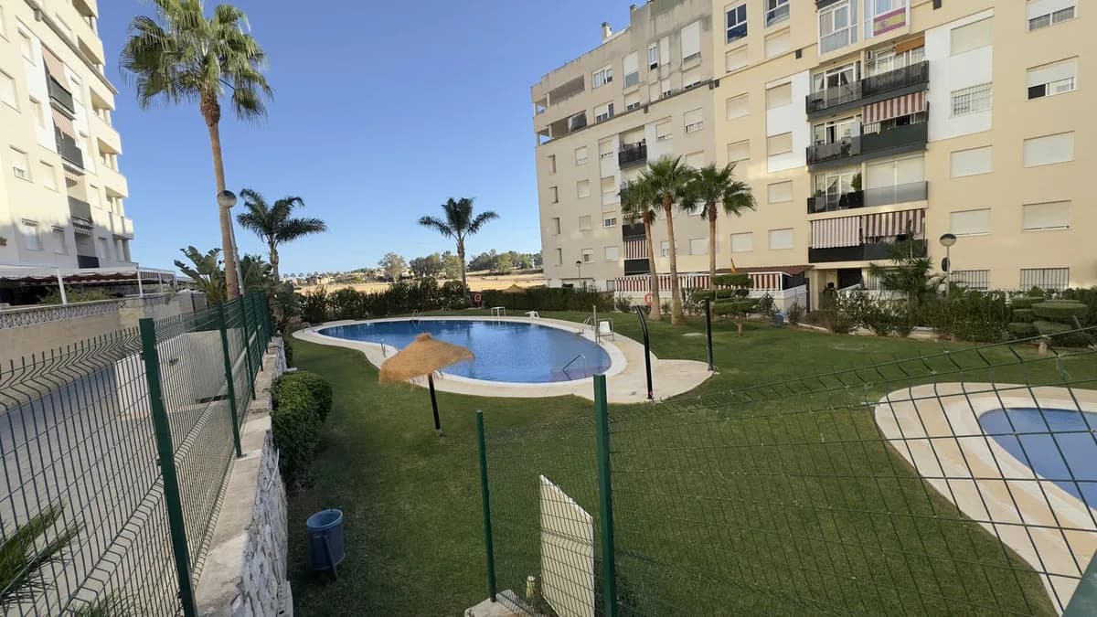 3 Bedroom Middle Floor Apartment for Sale in Nueva Andalucía, Málaga - Image 3