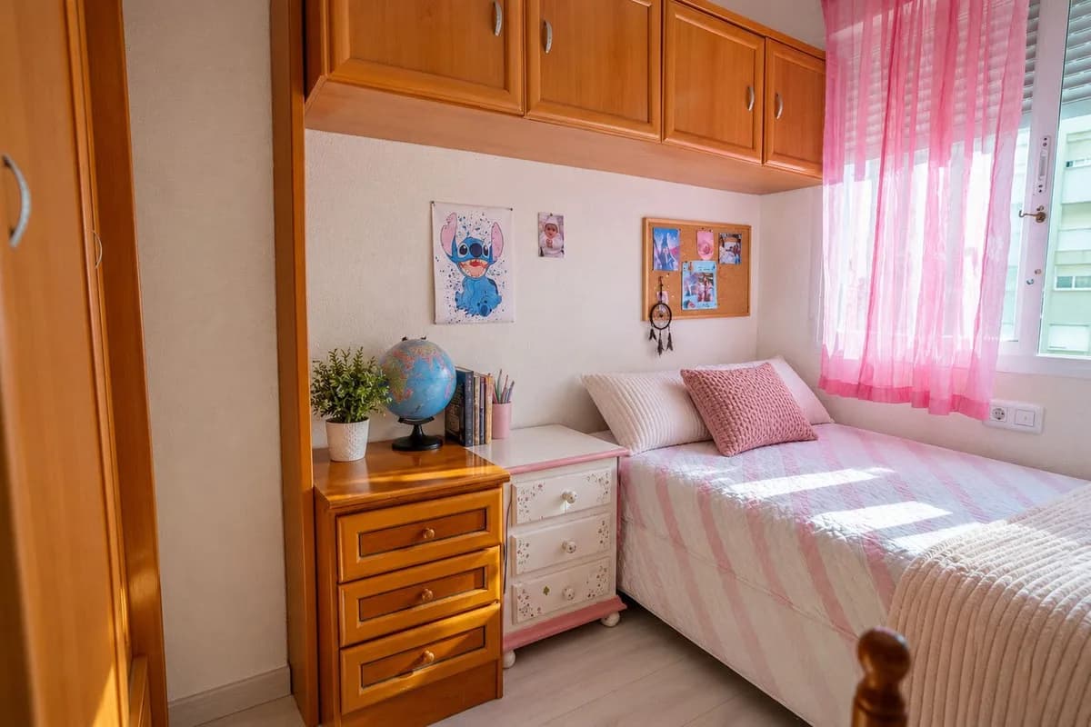 3 Bedroom Middle Floor Apartment for Sale in Nueva Andalucía, Málaga - Image 5