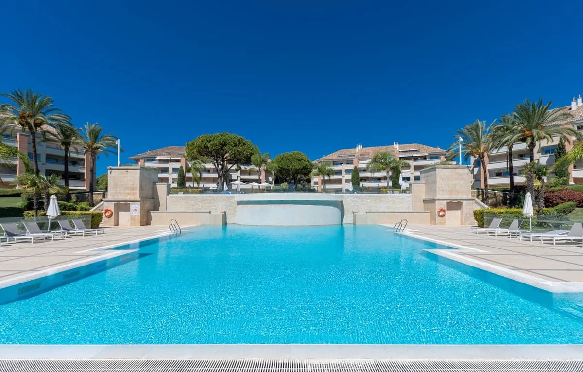 3 Bedroom Middle Floor Apartment for Sale in The Golden Mile, Málaga