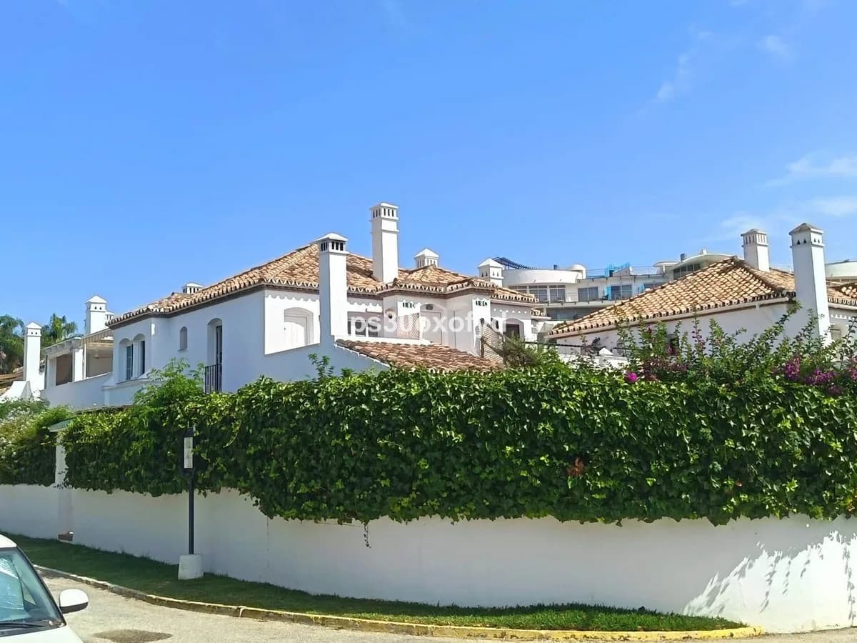 1 Bedroom Top Floor Apartment for Sale in Dos Hermanas, Málaga