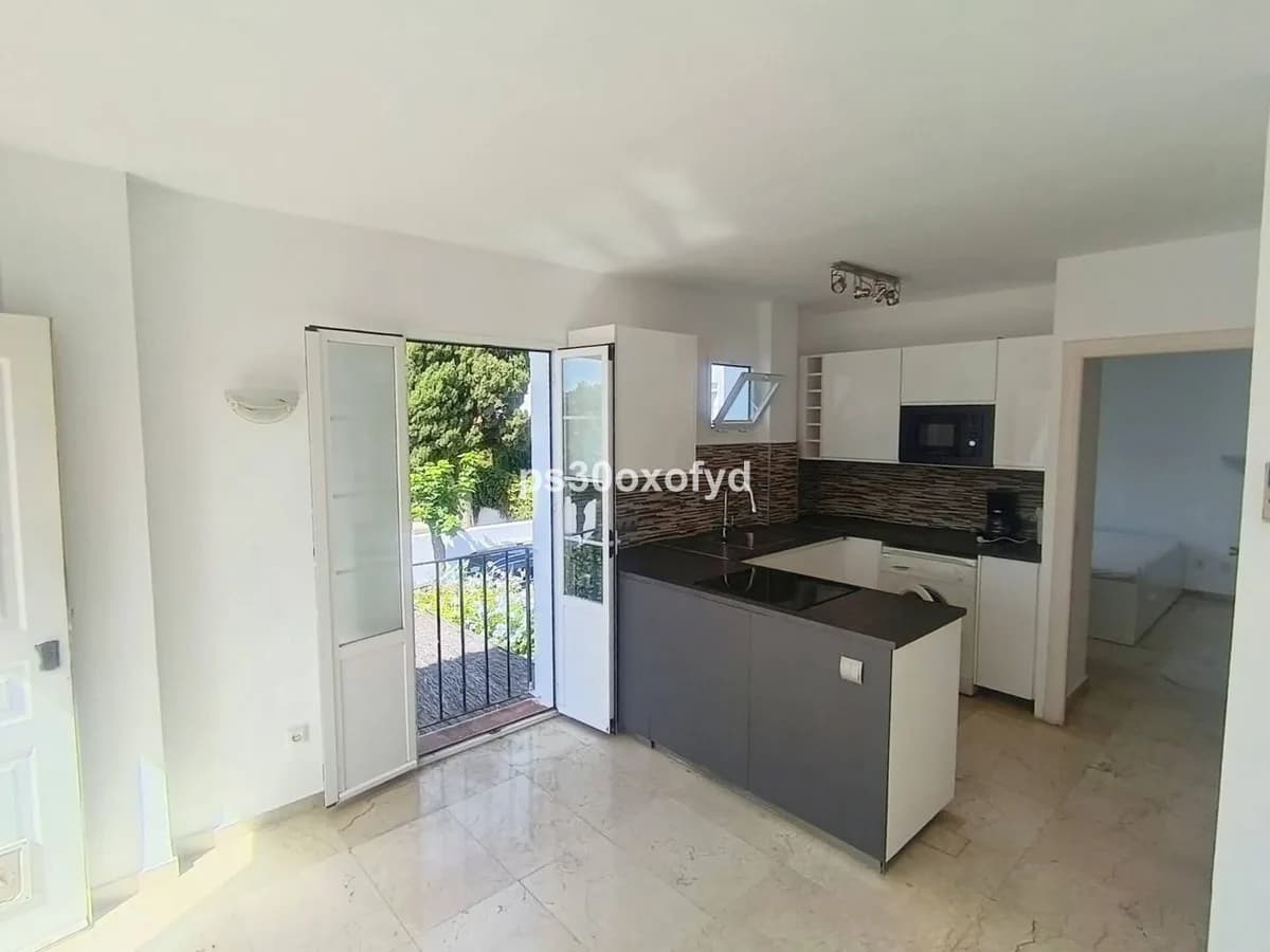 1 Bedroom Top Floor Apartment for Sale in Dos Hermanas, Málaga - Image 2