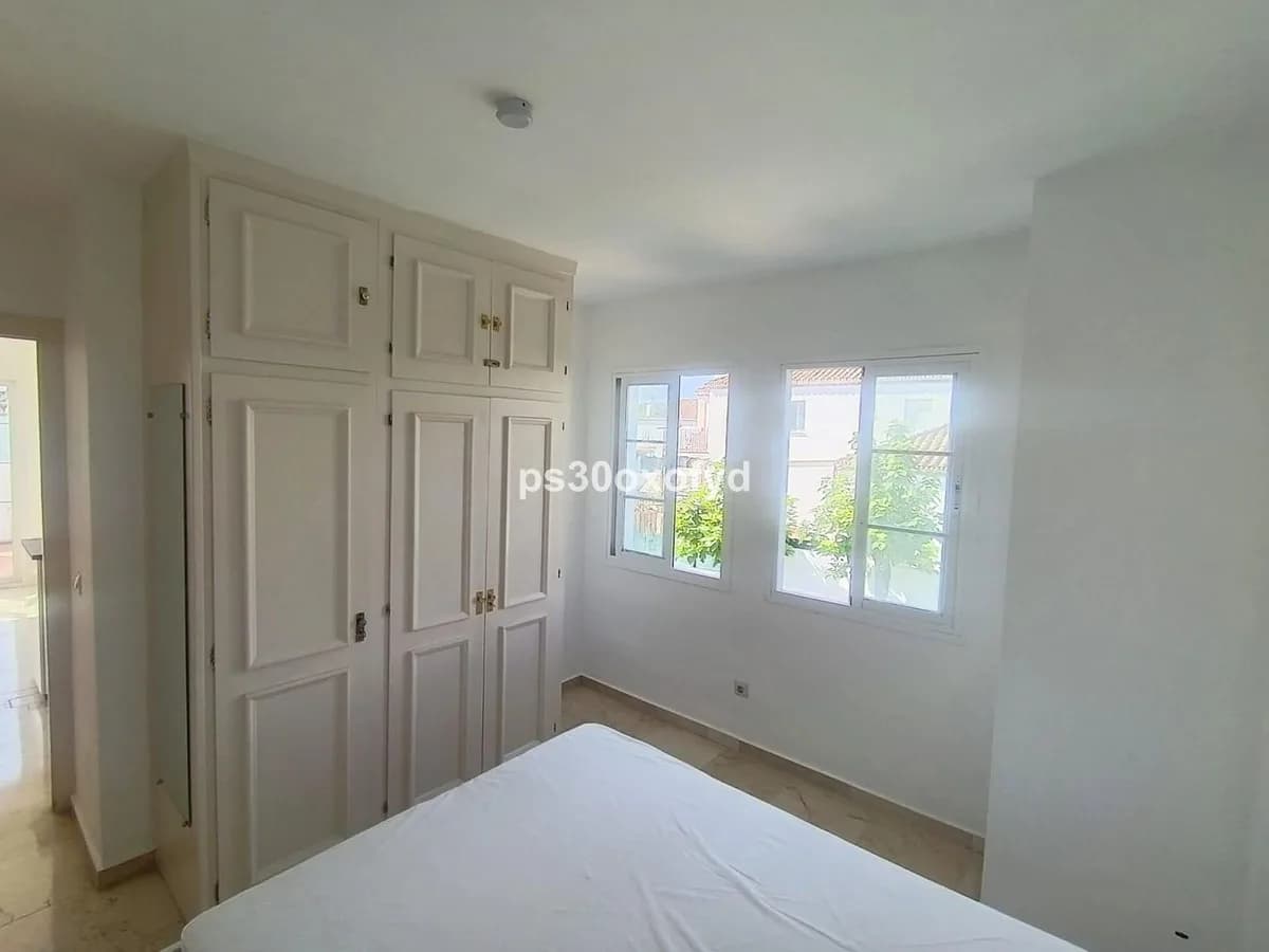 1 Bedroom Top Floor Apartment for Sale in Dos Hermanas, Málaga - Image 4